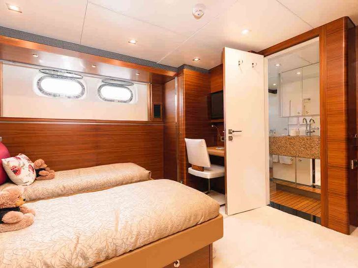 SEA AXIS - Twin Stateroom #1 with Pullman