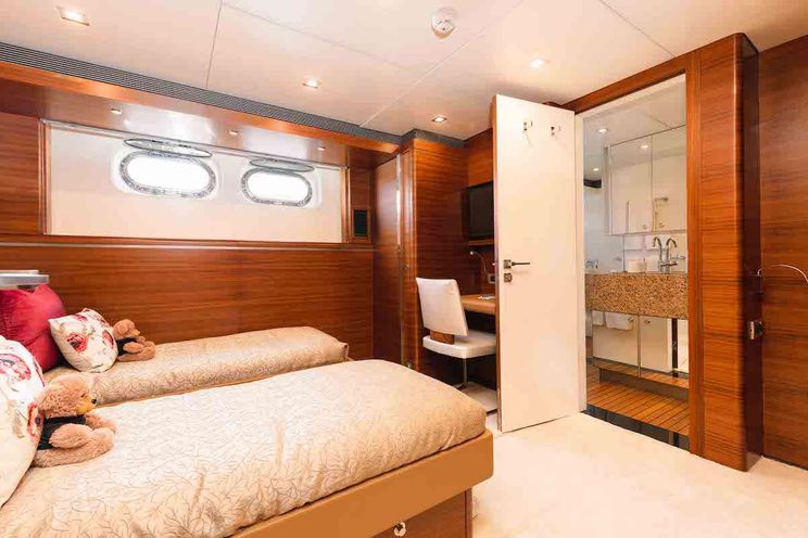 Charter Yacht SEA AXIS - Heesen 125 - 5 Cabins - Nassau - Staniel Cay - Exumas - Bahamas