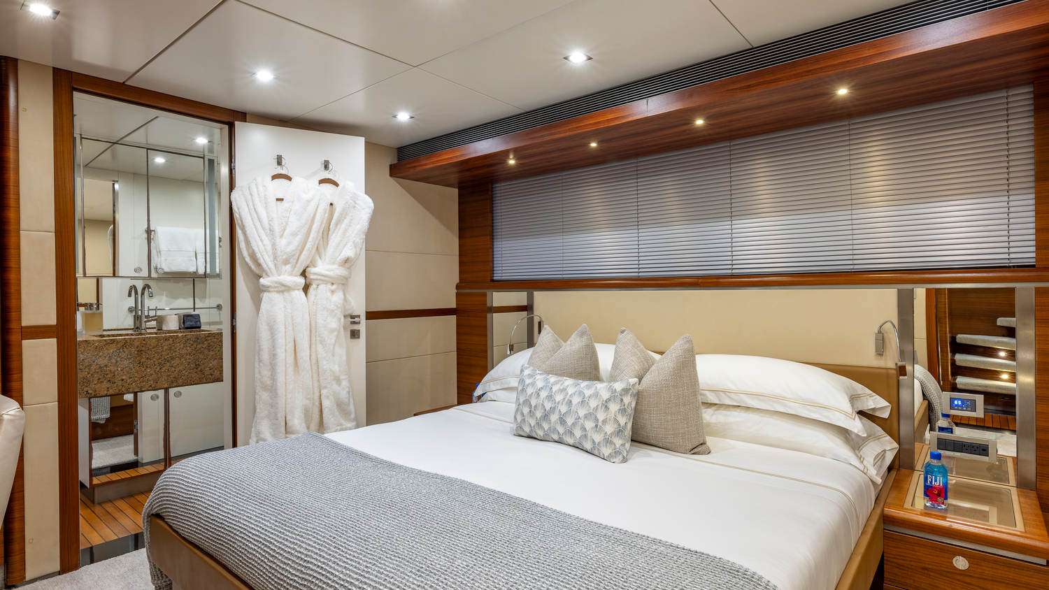Charter Yacht SEA AXIS - Heesen 125 - 5 Cabins - Nassau - Exumas - Staniel Cay - Bahamas