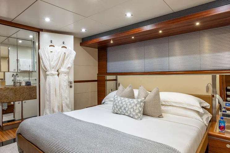 Charter Yacht SEA AXIS - Heesen 125 - 5 Cabins - Nassau - Exumas - Staniel Cay - Bahamas