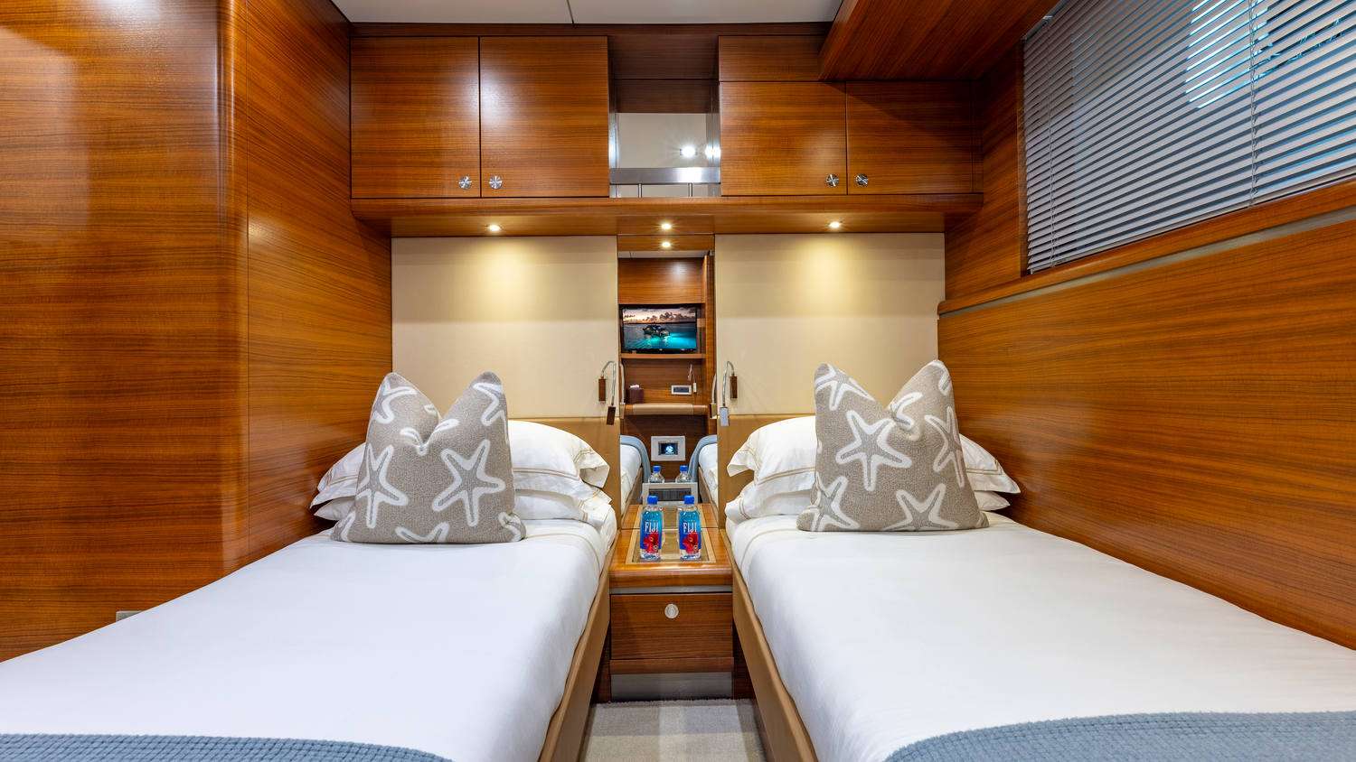 Charter Yacht SEA AXIS - Heesen 125 - 5 Cabins - Nassau - Exumas - Staniel Cay - Bahamas