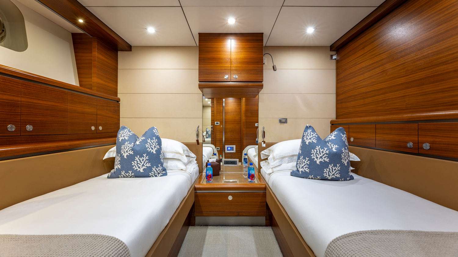 Charter Yacht SEA AXIS - Heesen 125 - 5 Cabins - Nassau - Exumas - Staniel Cay - Bahamas