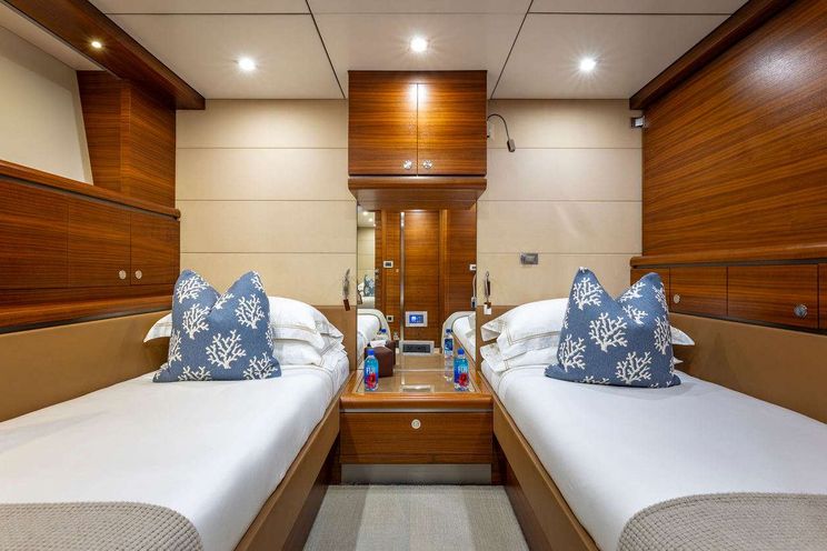Charter Yacht SEA AXIS - Heesen 125 - 5 Cabins - Nassau - Exumas - Staniel Cay - Bahamas