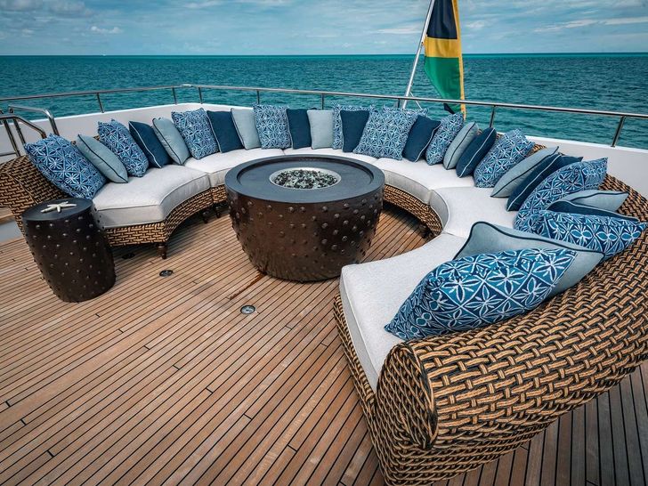 SEA AXIS - Heesen 125,sun deck seating area