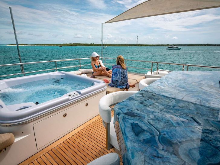 SEA AXIS - Heesen 125,sun deck jacuzzi SEA AXIS - Heesen 125,sun deck jacuzzi