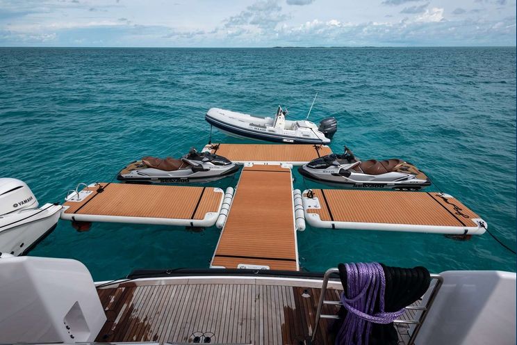 Charter Yacht SEA AXIS - Heesen 125 - 5 Cabins - Nassau - Staniel Cay - Exumas - Bahamas