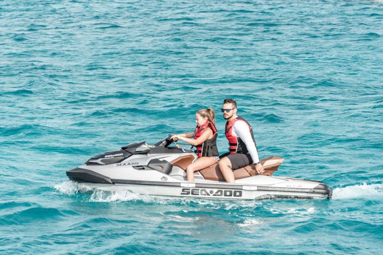 Charter Yacht SEA AXIS - Heesen 125 - 5 Cabins - Nassau - Staniel Cay - Exumas - Bahamas
