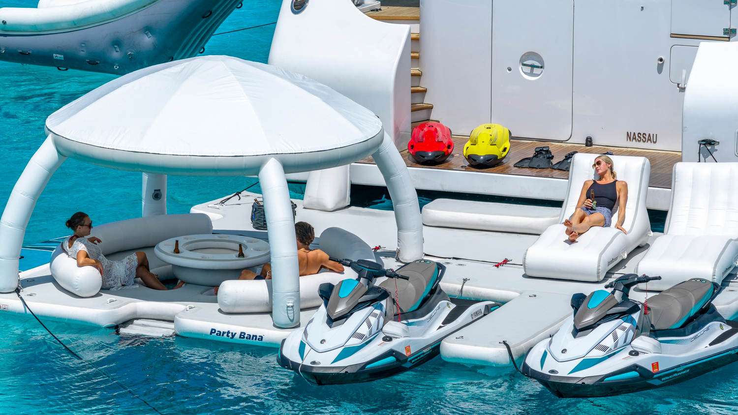 Charter Yacht SEA AXIS - Heesen 125 - 5 Cabins - Nassau - Exumas - Staniel Cay - Bahamas