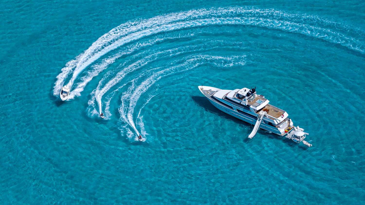 Charter Yacht SEA AXIS - Heesen 125 - 5 Cabins - Nassau - Exumas - Staniel Cay - Bahamas