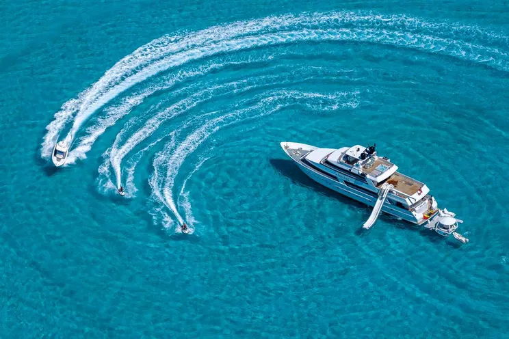 Charter Yacht SEA AXIS - Heesen 125 - 5 Cabins - Nassau - Exumas - Staniel Cay - Bahamas