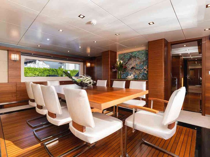 SEA AXIS - Heesen 125,indoor dining area