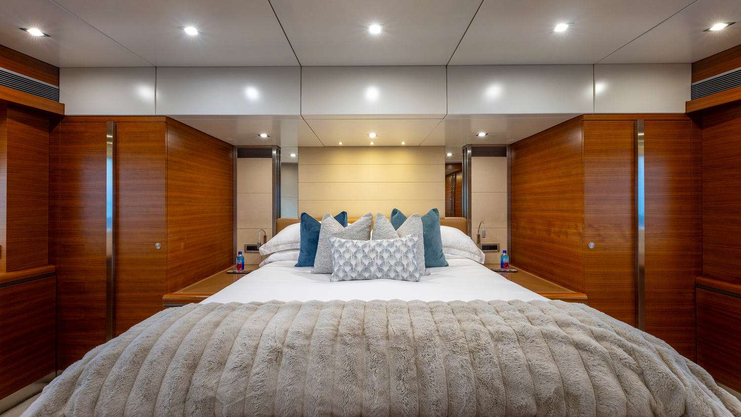 Charter Yacht SEA AXIS - Heesen 125 - 5 Cabins - Nassau - Exumas - Staniel Cay - Bahamas