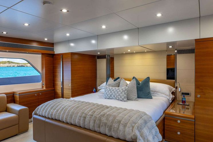 Charter Yacht SEA AXIS - Heesen 125 - 5 Cabins - Nassau - Exumas - Staniel Cay - Bahamas