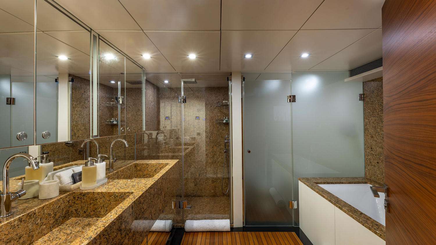 Charter Yacht SEA AXIS - Heesen 125 - 5 Cabins - Nassau - Exumas - Staniel Cay - Bahamas
