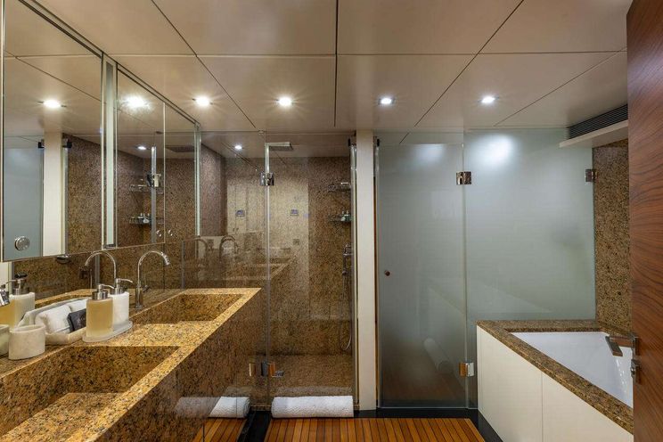 Charter Yacht SEA AXIS - Heesen 125 - 5 Cabins - Nassau - Exumas - Staniel Cay - Bahamas
