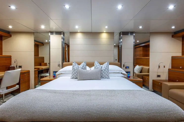 Charter Yacht SEA AXIS - Heesen 125 - 5 Cabins - Nassau - Exumas - Staniel Cay - Bahamas