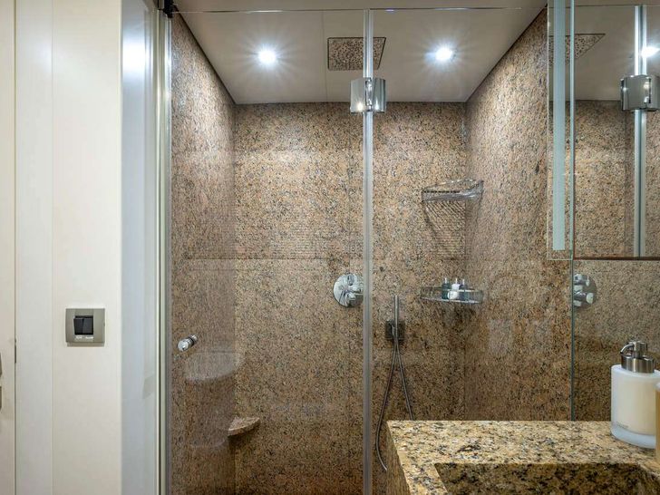SEA AXIS Heesen 125 - VIP cabin 2 bathroom SEA AXIS Heesen 125 - VIP cabin 2 bathroom
