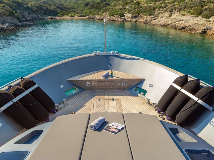 SUMMER FUN Admiral 30m - foredeck SUMMER FUN Admiral 30m - foredeck