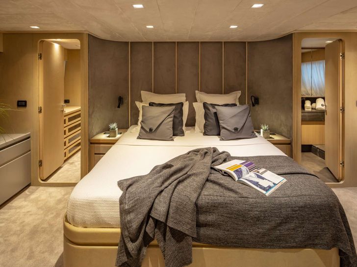 SUMMER FUN Admiral 30m - master cabin SUMMER FUN Admiral 30m - master cabin