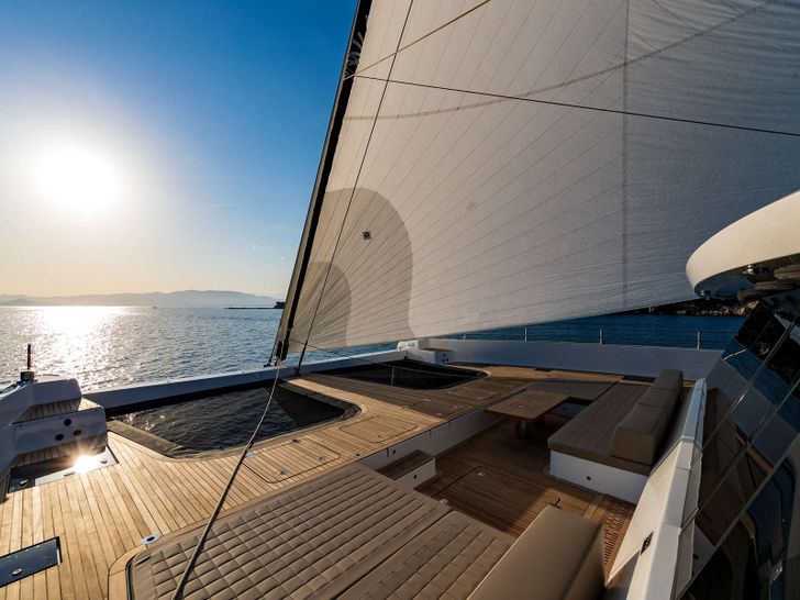 ENDLESS HORIZON Sunreef 80 - foredeck ENDLESS HORIZON Sunreef 80 - foredeck