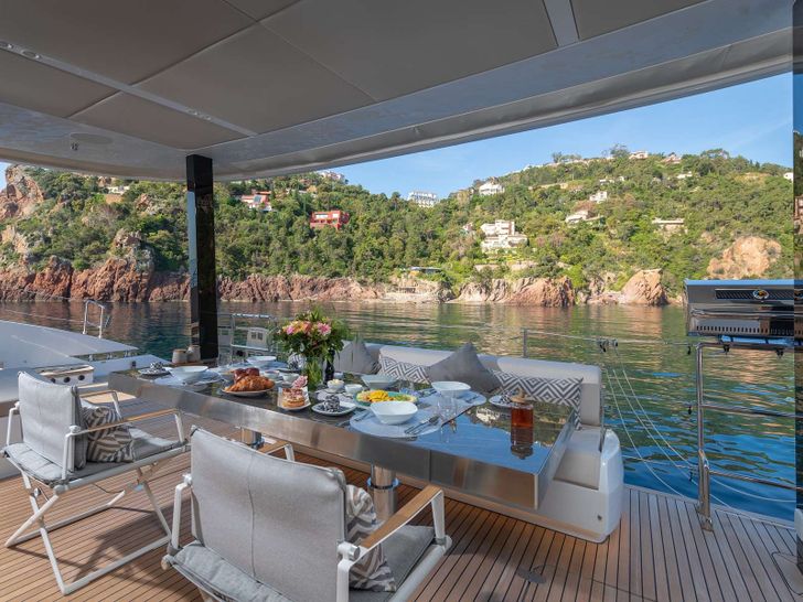 ENDLESS HORIZON Sunreef 80 - aft deck dining area ENDLESS HORIZON Sunreef 80 - aft deck dining area