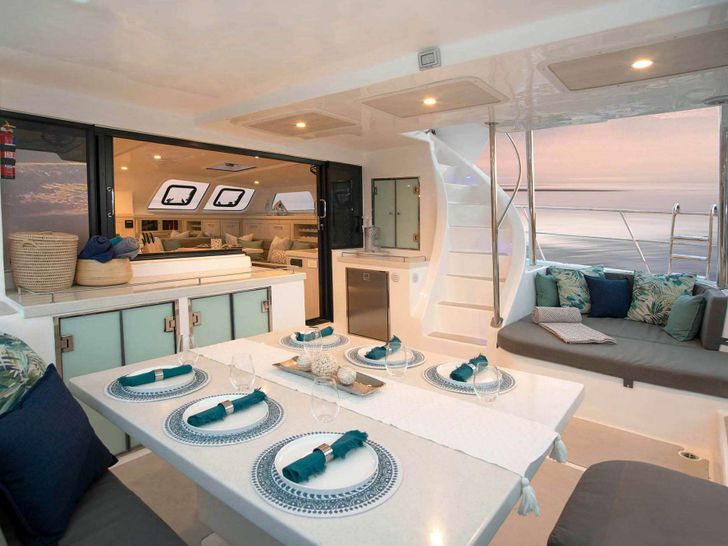 BAREFEET RETREAT Royal Cape 57 - aft deck dining area BAREFEET RETREAT Royal Cape 57 - aft deck dining area