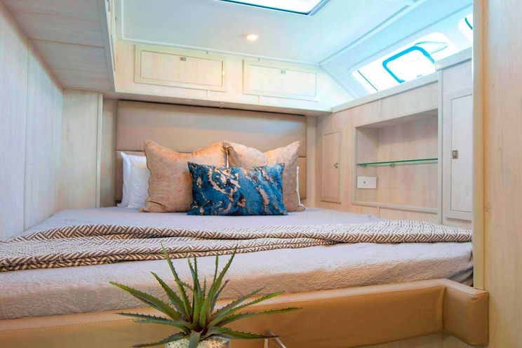 Charter Yacht BAREFEET RETREAT - Royal Cape 57 - 5 Cabins - Tortola - Anegada - Virgin Gorda - British Virgin Islands - Caribbean