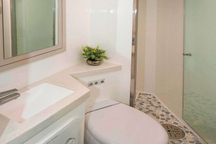 Charter Yacht BAREFEET RETREAT - Royal Cape 57 - 5 Cabins - Tortola - Anegada - Virgin Gorda - British Virgin Islands - Caribbean