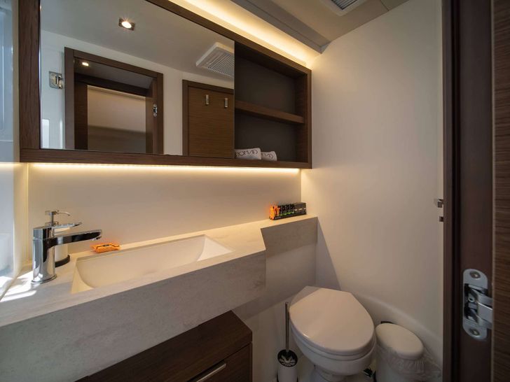 NOMAD II - double en suite bathroom NOMAD II - double en suite bathroom
