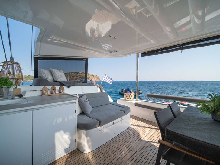 NOMAD II - aft deck NOMAD II - aft deck