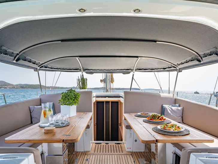 LIFE TIME - Jeanneau 64 - Al fresco dining area LIFE TIME - Jeanneau 64 - Al fresco dining area
