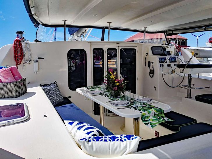 KUMA TOO Leopard 47 - upper deck KUMA TOO Leopard 47 - upper deck