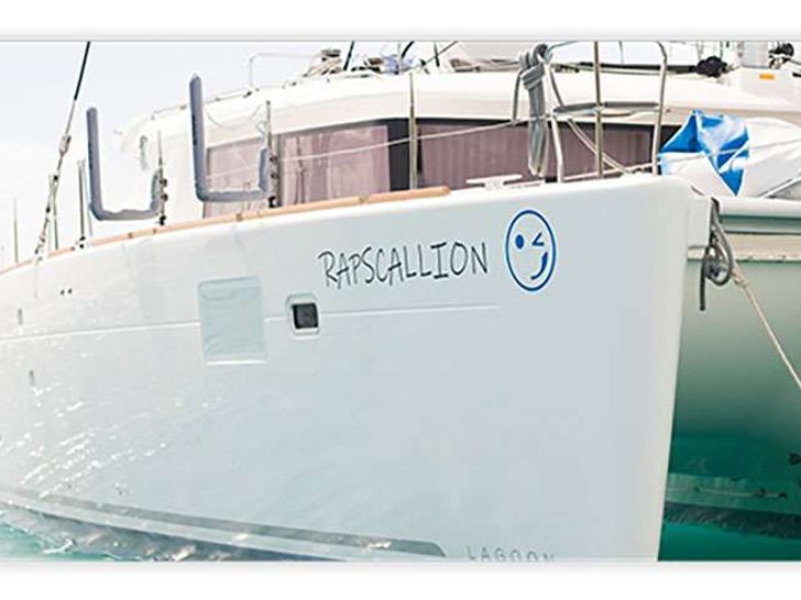 RAPSCALLION - Lagoon 450,side hull RAPSCALLION - Lagoon 450,side hull