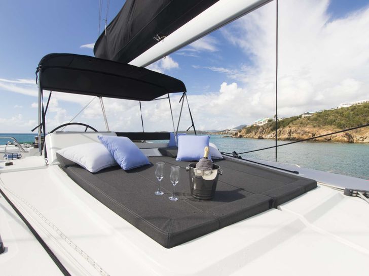 RAPSCALLION - Lagoon 450,flybridge sun bed RAPSCALLION - Lagoon 450,flybridge sun bed