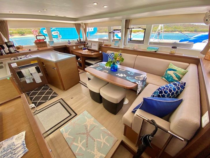 RAPSCALLION - Lagoon 450,saloon lounge RAPSCALLION - Lagoon 450,saloon lounge