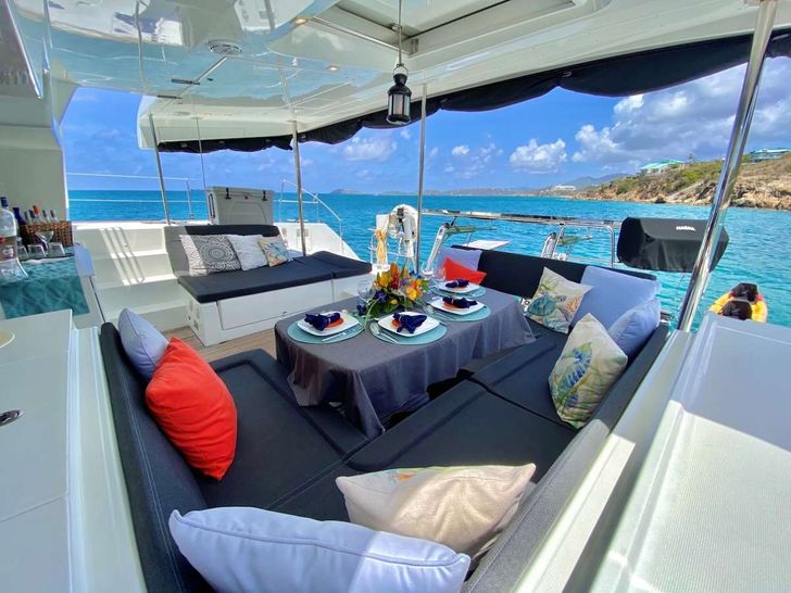 RAPSCALLION - Lagoon 450,aft alfresco dining area