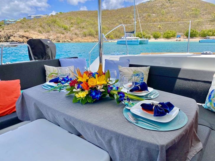 RAPSCALLION - Lagoon 450,alfresco dining set up RAPSCALLION - Lagoon 450,alfresco dining set up