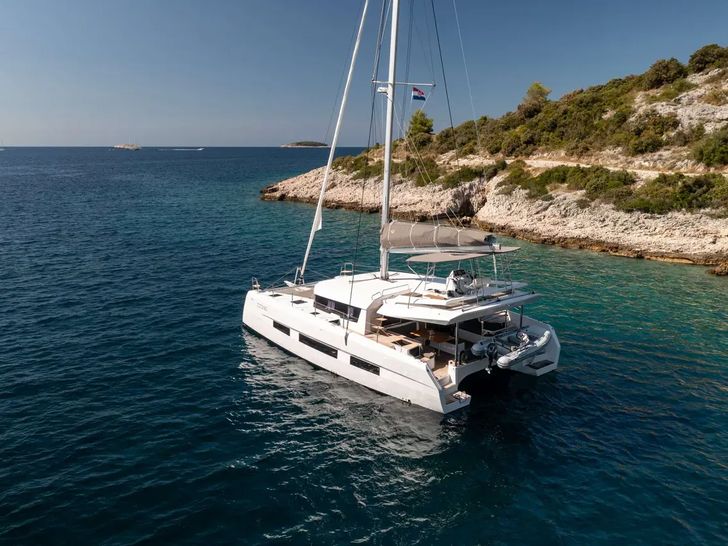 DUFOUR 48 CARAMARAN - Port Side View DUFOUR 48 CARAMARAN - Port Side View