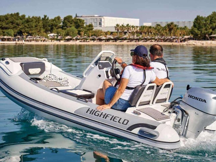 ELENA Bali 5.4 - tender ELENA Bali 5.4 - tender