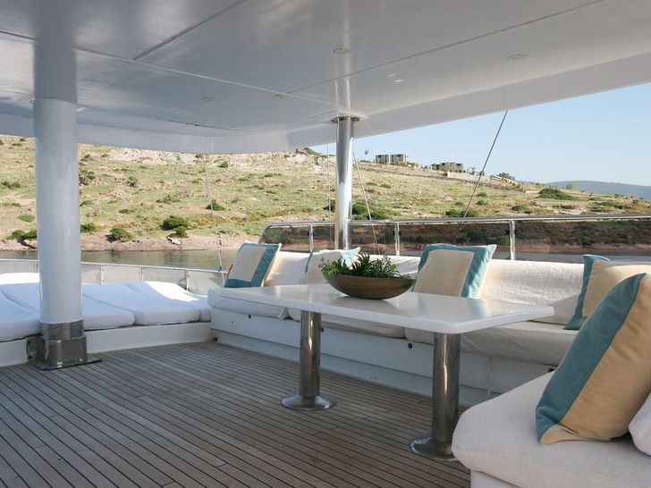 CANEREN Mengi Yay 27m - flybridge lounge CANEREN Mengi Yay 27m - flybridge lounge