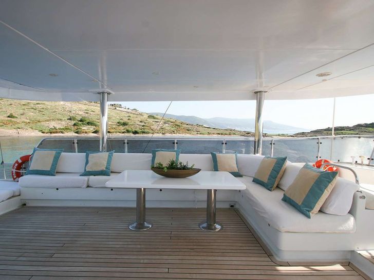 CANEREN Mengi Yay 27m - flybridge seating area CANEREN Mengi Yay 27m - flybridge seating area