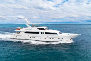 BRANDI WINE - Hargrave 114 - 4 Cabins - Nassau - Exumas - Staniel Cay - Bahamas BRANDI WINE - Hargrave 114 - 4 Cabins - Nassau - Exumas - Staniel Cay - Bahamas