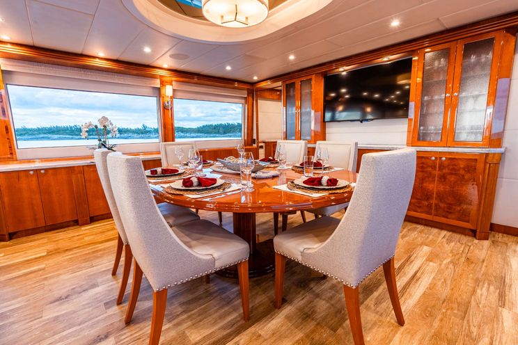 Charter Yacht BRANDI WINE - Hargrave 114 - 4 Cabins - Nassau - Exumas - Staniel Cay - Bahamas
