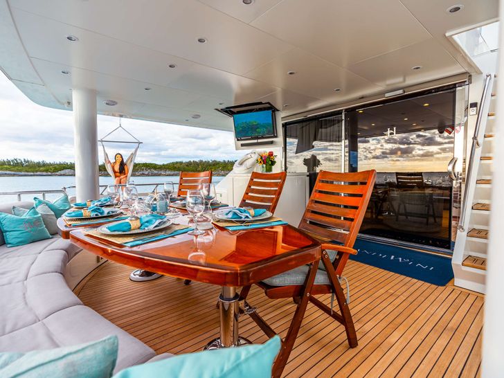 BRANDI WINE Hargrave 114 - aft deck BRANDI WINE Hargrave 114 - aft deck