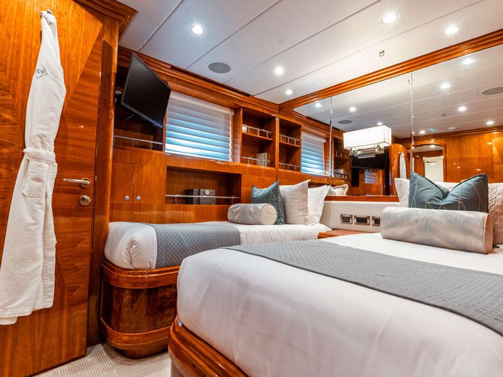BRANDI WINE Hargrave 114 - twin cabin BRANDI WINE Hargrave 114 - twin cabin
