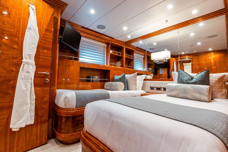 Charter Yacht BRANDI WINE - Hargrave 114 - 4 Cabins - Nassau - Exumas - Staniel Cay - Bahamas