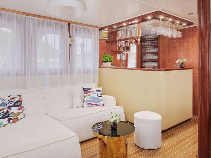 CATALEYA - saloon CATALEYA - saloon