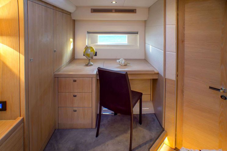Charter Yacht Oyster 825