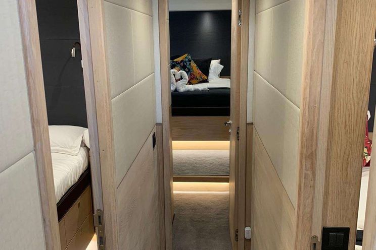 Charter Yacht CHAMPAGNE HIPPY - Oyster 825 - 4 Cabins - Palma de Mallorca - Menorca - Ibiza