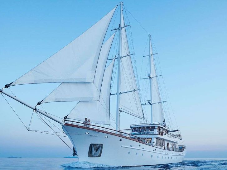 Corsario - exterior view bow Corsario - exterior view bow